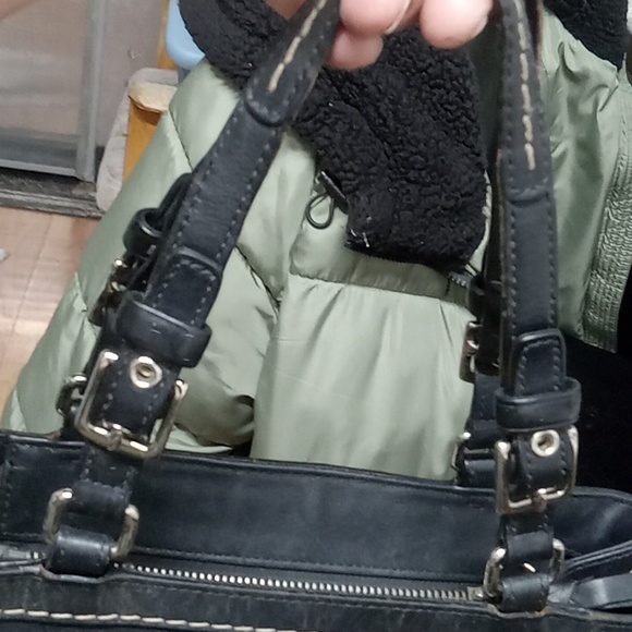 Coach authentic vintage black leather Hamptons handbag - Picture 13 of 16